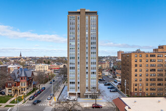 Edgewater Terrace in Milwaukee, WI - Building Photo - Building Photo