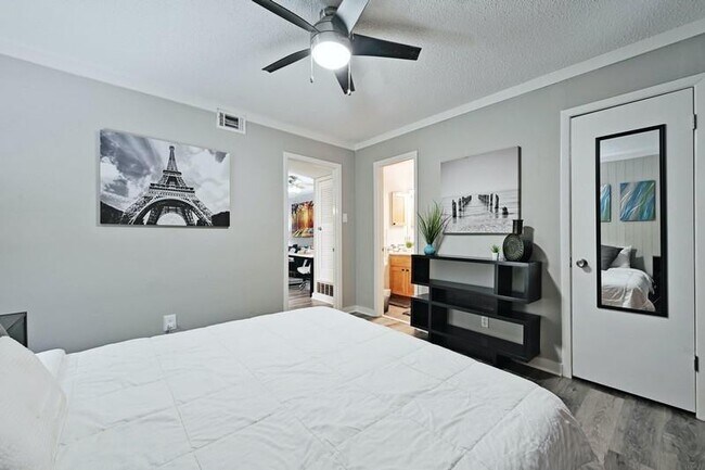 711 Eberhart Ln in Austin, TX - Building Photo - Building Photo