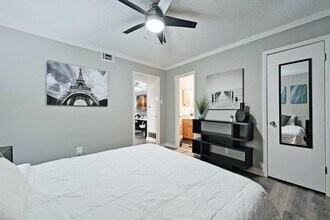 711 Eberhart Ln in Austin, TX - Building Photo - Building Photo