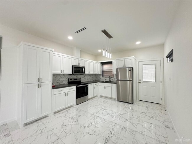 12 N "E" St in McAllen, TX - Building Photo - Building Photo