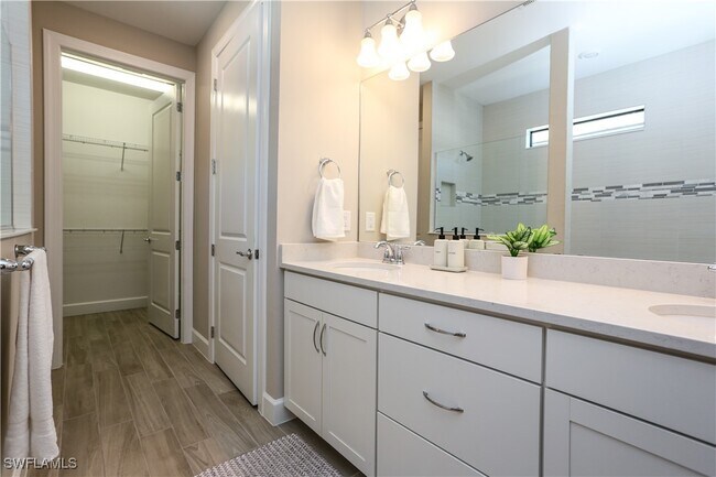 9716 Everglades Dr in Naples, FL - Building Photo - Building Photo