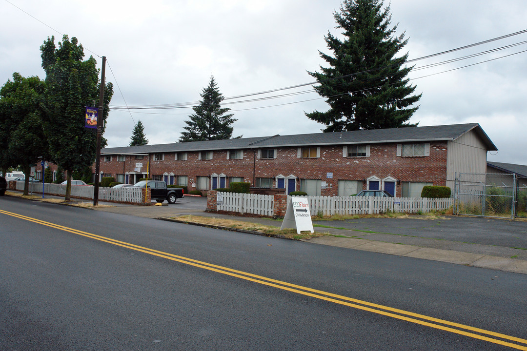 Cambridge Square Apartments in Portland, OR - Building Photo