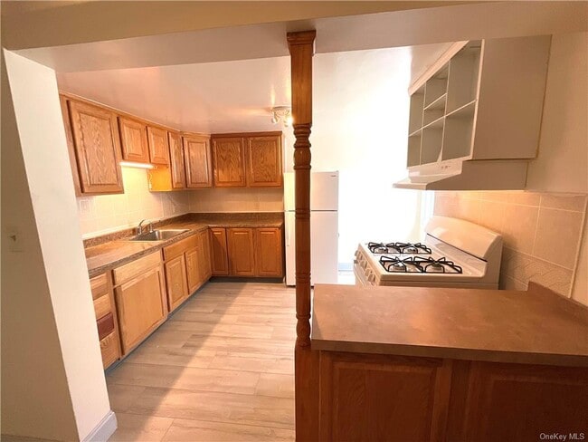 371 Church St in Poughkeepsie, NY - Building Photo - Building Photo