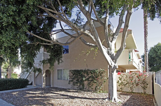 Waverly Apartments in Escondido, CA - Foto de edificio - Building Photo