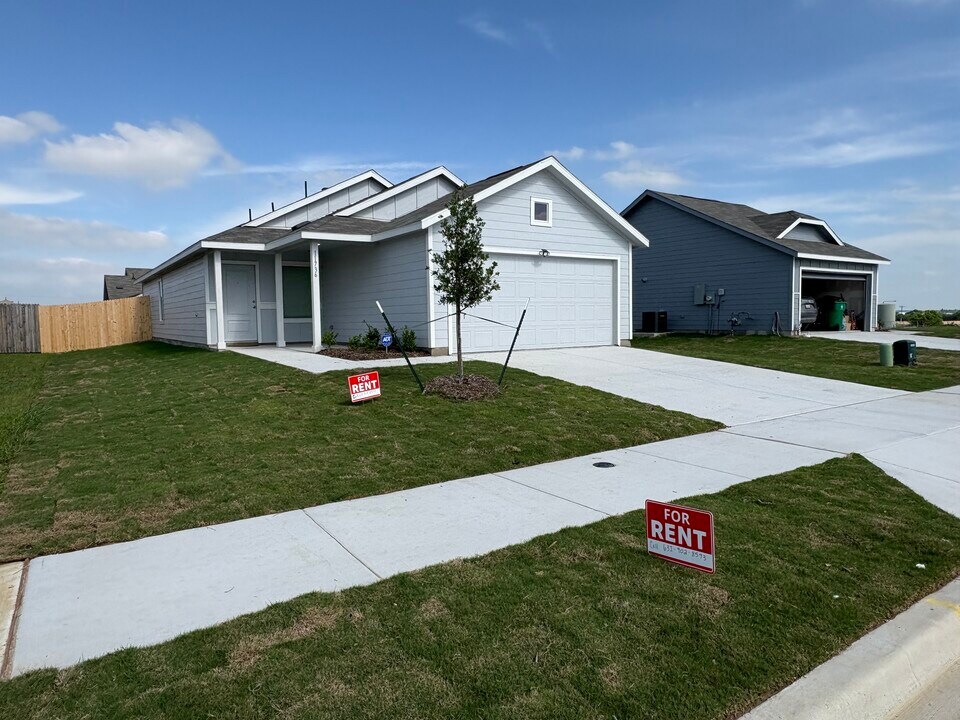 11736 Marcellus Wy in Rhome, TX - Foto de edificio