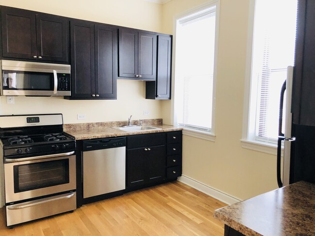 1410 W Irving Park Rd in Chicago, IL - Building Photo - Building Photo