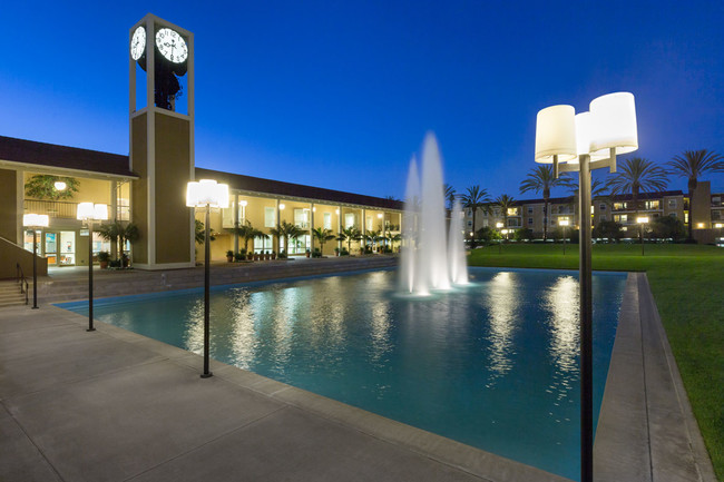 Park Newport in Newport Beach, CA - Foto de edificio - Building Photo