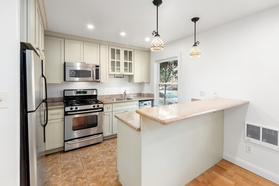 243 Irving St in San Francisco, CA - Building Photo