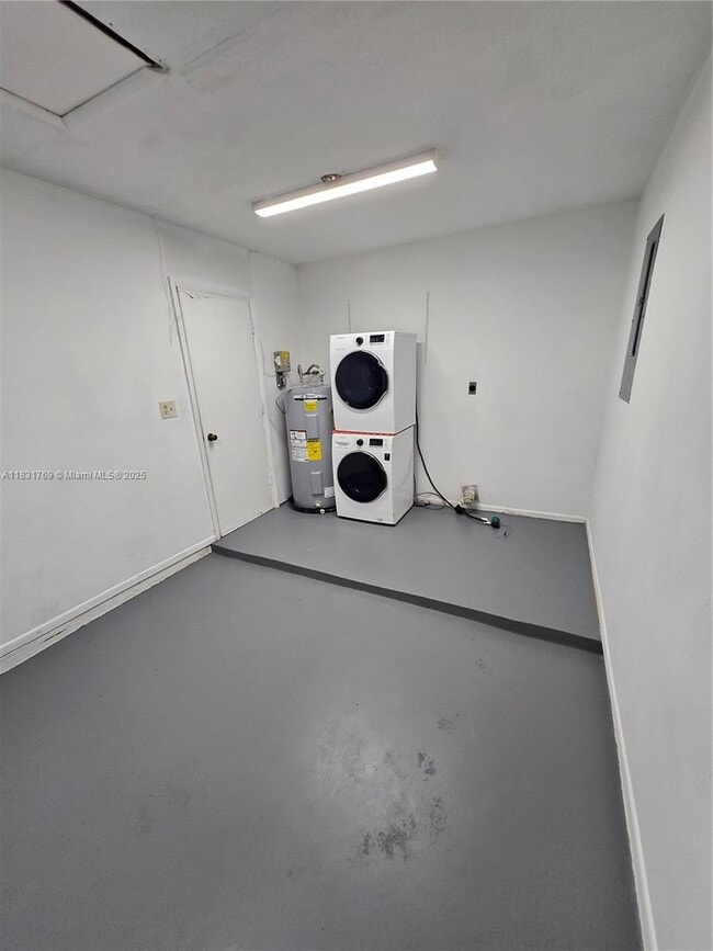 732 Phyllis St in Port Charlotte, FL - Building Photo - Building Photo