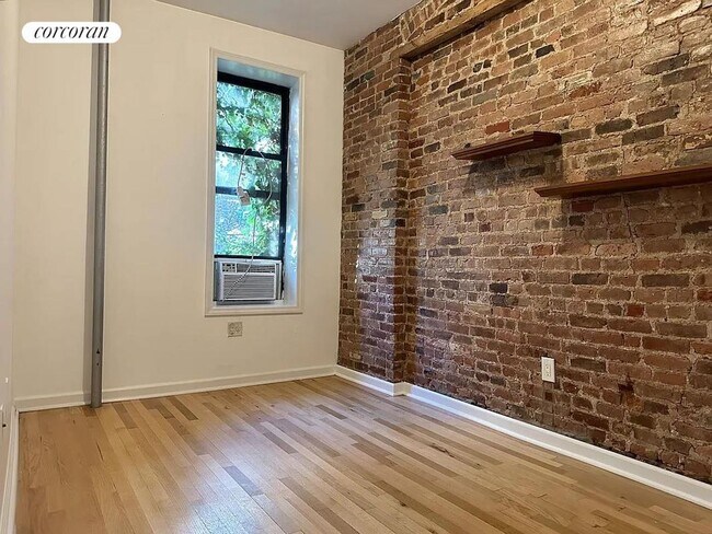 215 E 4th St in New York, NY - Building Photo - Building Photo