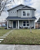 465 S 3rd E St in Mountain Home, ID - Building Photo