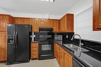 5140 SW 40th Ave in Fort Lauderdale, FL - Building Photo - Building Photo