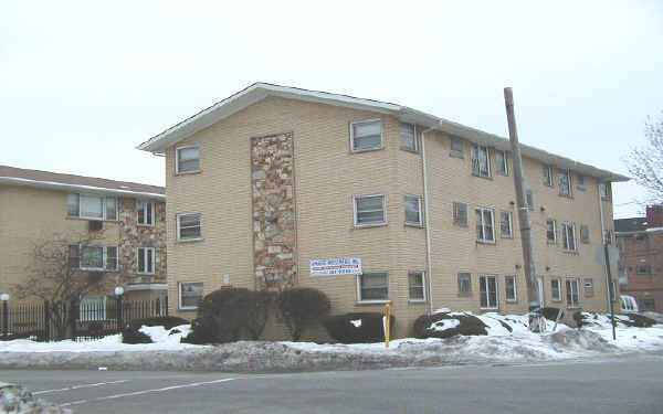 Courtyards in Riverdale, IL - Building Photo