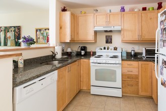 Shillman House - Senior Housing Aged 62+ in Framingham, MA - Foto de edificio - Building Photo
