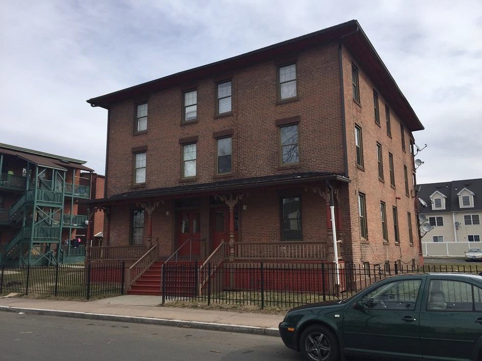 Dean Street Apartments in Hartford, CT - Building Photo