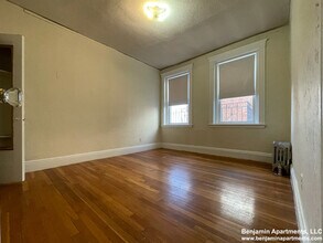 1800 Commonwealth Ave, Unit 33 in Boston, MA - Building Photo - Building Photo