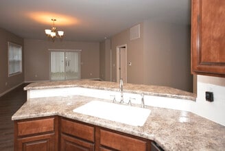 512 Dearbaugh Ave in Wapakoneta, OH - Building Photo - Building Photo