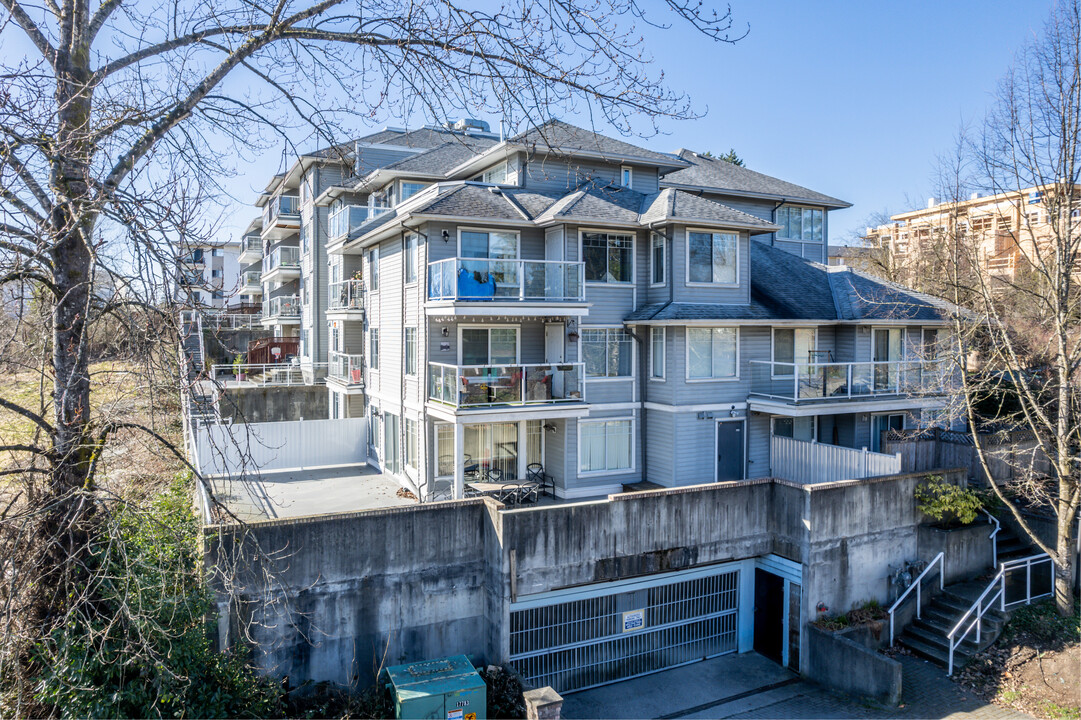 Belmar Terrace in Maple Ridge, BC - Building Photo