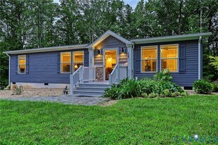 104 Privacy Rd in Bumpass, VA - Building Photo