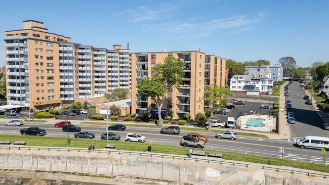 295 Lynn Shore Dr in Lynn, MA - Building Photo - Building Photo