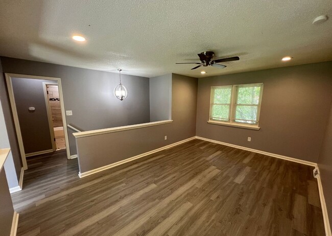 341 N Kendall Dr in Independence, MO - Building Photo - Building Photo
