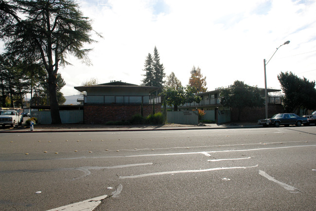 Lakeside Apartments in Santa Rosa, CA - Building Photo - Building Photo