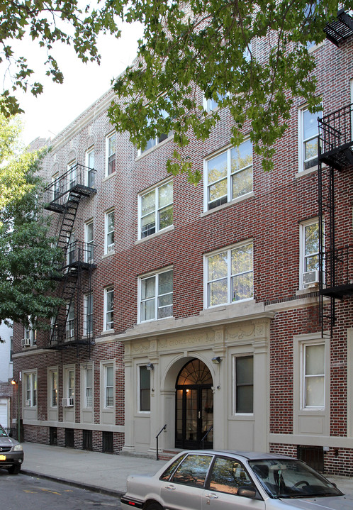 George Covrt in Brooklyn, NY - Foto de edificio