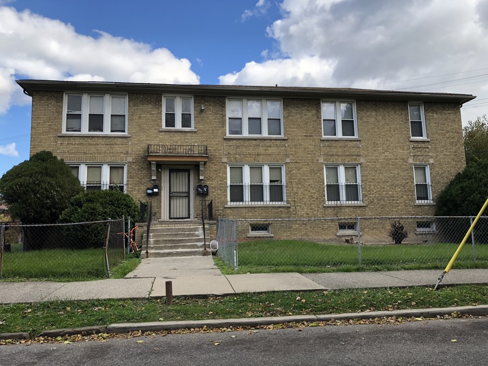 Mackinaw Fourplex in Detroit, MI - Building Photo