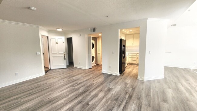5042 Waverider Cir in Huntington Beach, CA - Building Photo - Building Photo