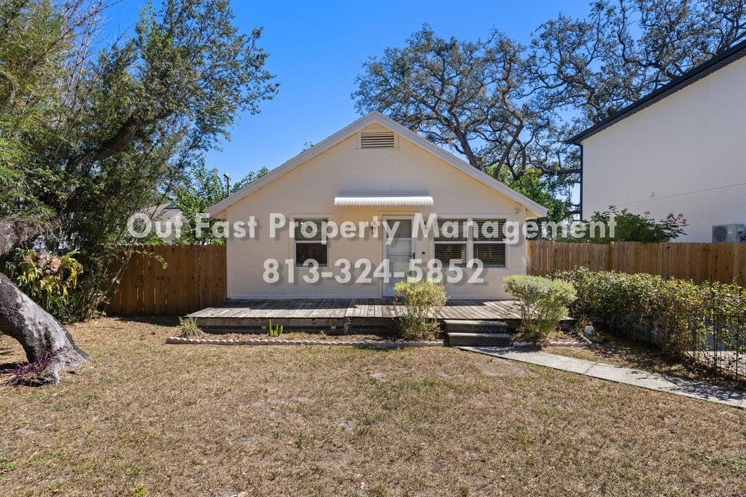 8507 Claonia St in Tampa, FL - Building Photo