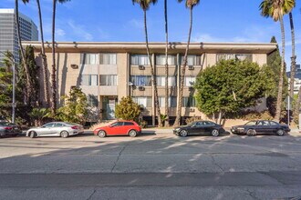 5555 W 8th St, Unit 207 in Los Angeles, CA - Building Photo - Building Photo