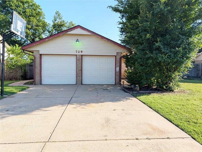 property at 729 W 8th St