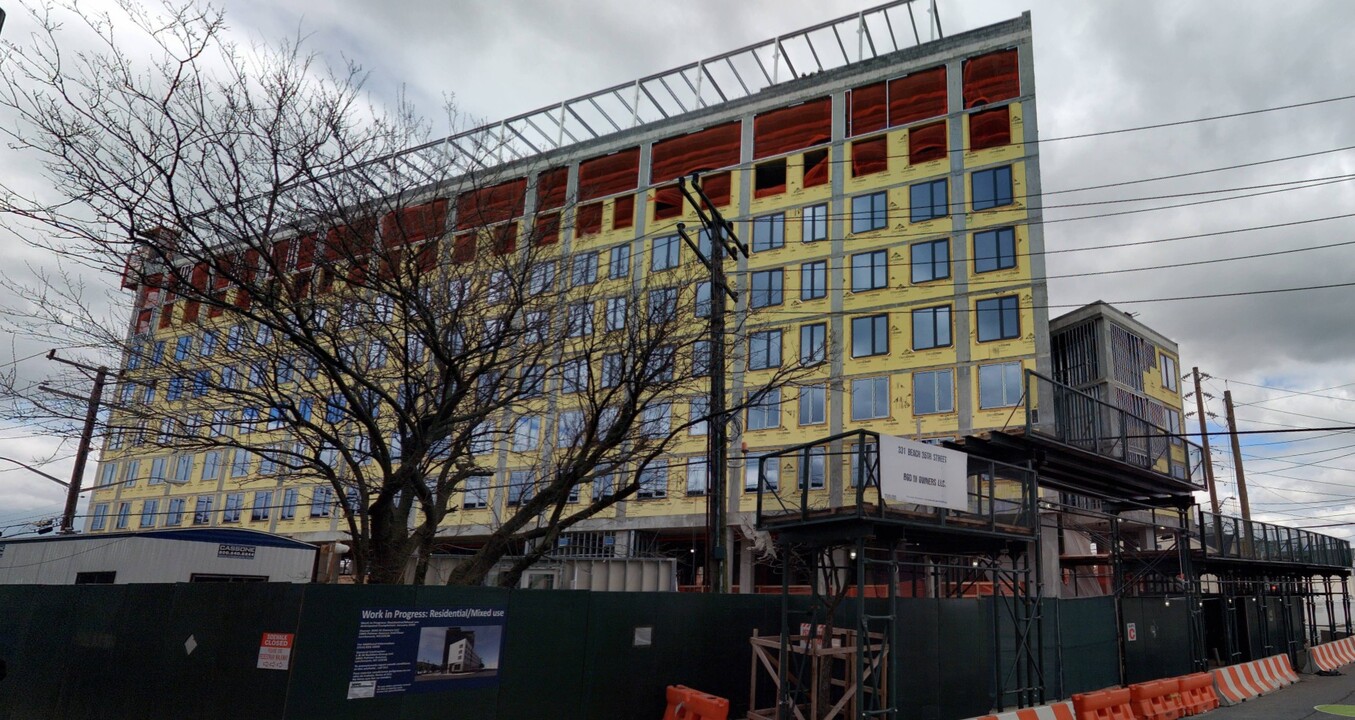 Beach Green Dunes III in Far Rockaway, NY - Building Photo