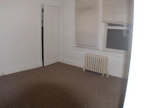 2201 Pittock St, Unit Appartment in Pittsburgh, PA - Foto de edificio - Building Photo