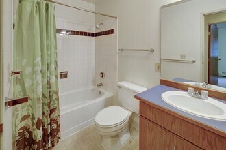 Chugach South in Anchorage, AK - Foto de edificio - Building Photo