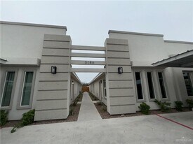 19 Briggs Rd in Weslaco, TX - Building Photo