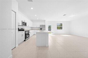 2442 Southeast 30th Street in Homestead, FL - Building Photo