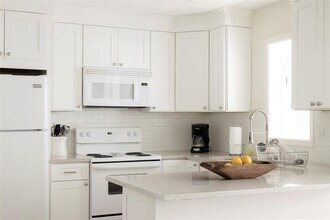 143 Woodmere Square NW in Atlanta, GA - Building Photo - Building Photo
