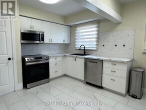 13 McPhail Crescent in St Catharines, ON - Building Photo - Building Photo