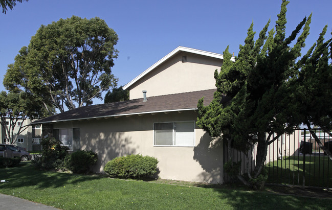 The Braewood in Fullerton, CA - Building Photo - Building Photo