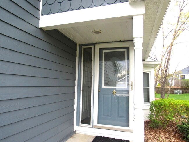 112 Sarahs Grove Ln in Schaumburg, IL - Building Photo - Building Photo