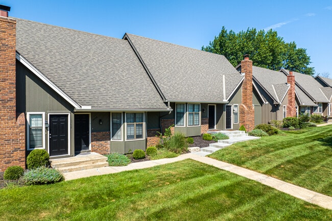 Barrington Park Townhomes in Lenexa, KS - Foto de edificio - Building Photo