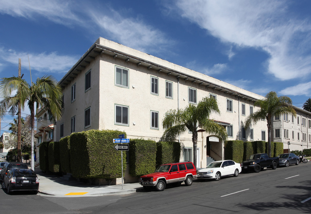 Hawthorne Studio Apartments in San Diego, CA - Building Photo