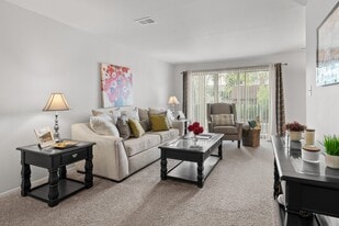 Knottingham Apartments in Clinton Township, MI - Building Photo