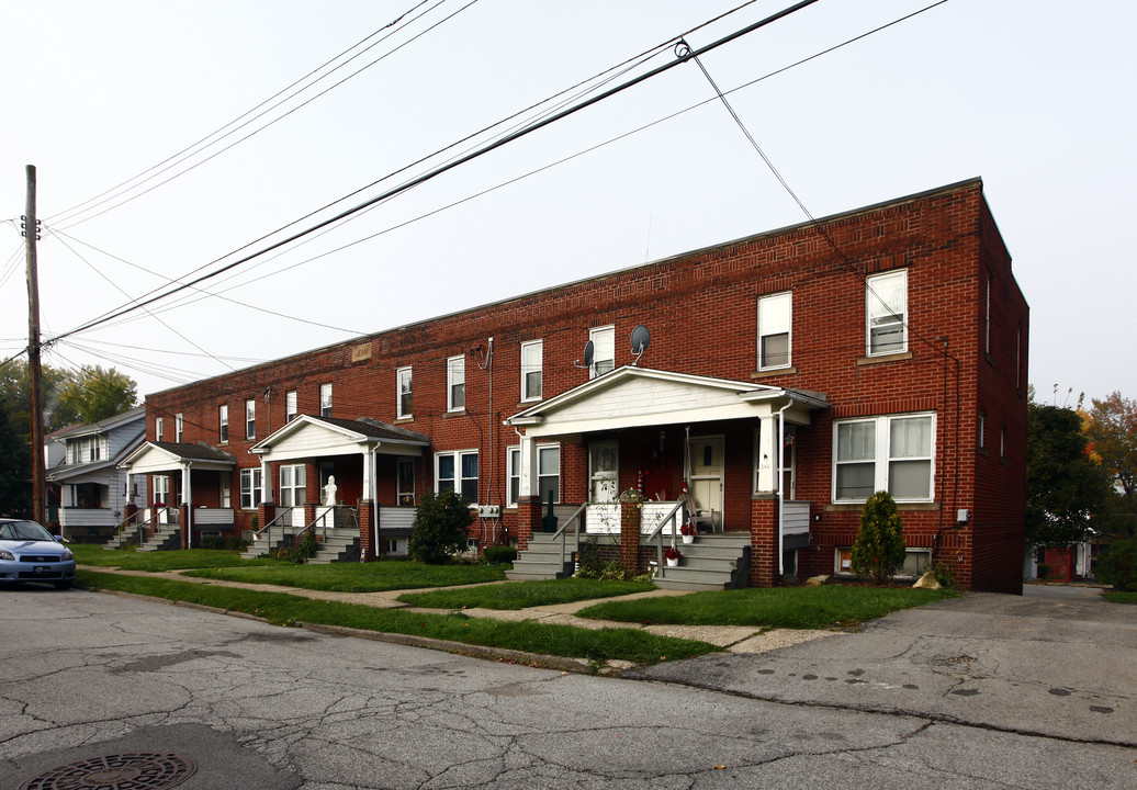 246-266 White Ave in Sharon, PA - Building Photo