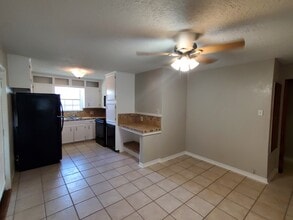 4805 Lawndale Ave in West Orange, TX - Foto de edificio - Building Photo