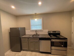 349 Wakefield Dr in Charlotte, NC - Building Photo - Building Photo