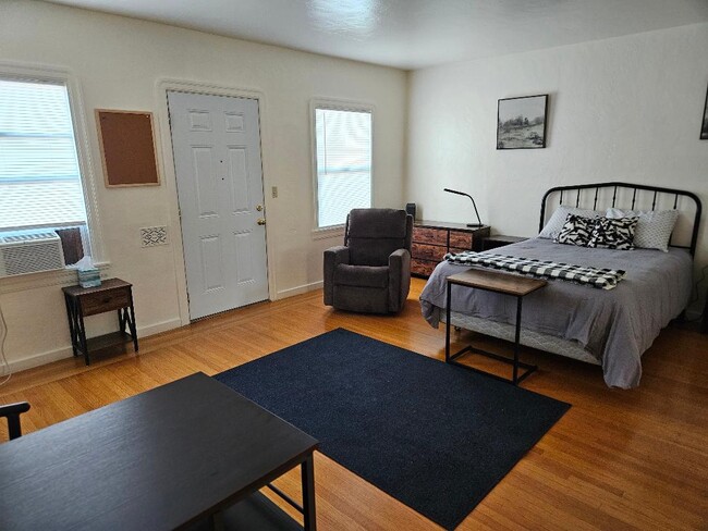 1443 Brown St, Unit studio in Napa, CA - Building Photo - Building Photo