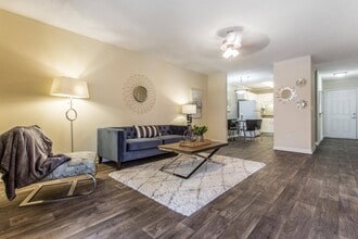 Abbington Place Apartments in Greensboro, NC - Foto de edificio - Building Photo