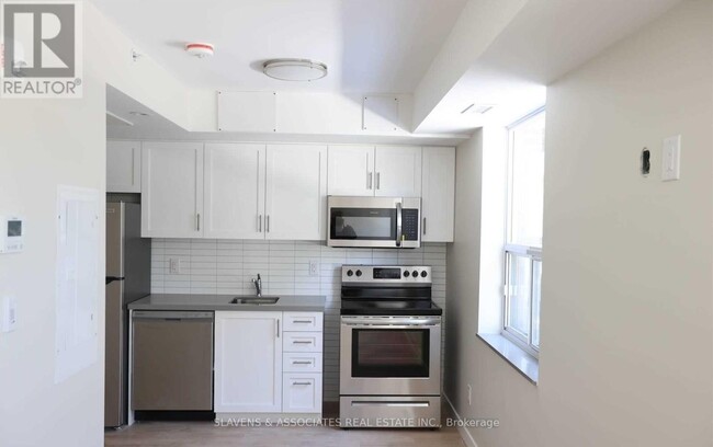 1012-1012 Bloor St W